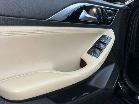 Used 2017 INFINITI QX30 Premium w/ Navigation Package image 9