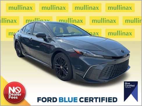 Used 2025 Toyota Camry SE w/ Convenience Package FWD image 1