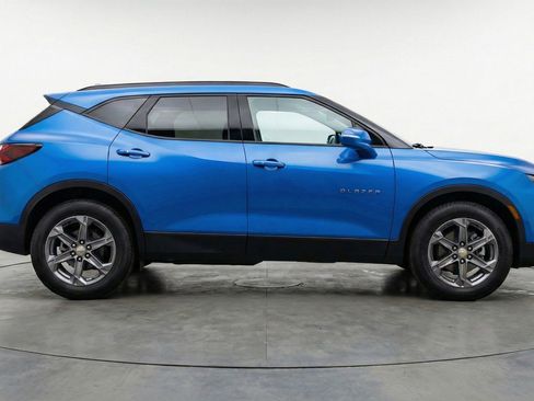 Used 2025 Chevrolet Blazer LT FWD image 11