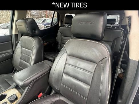 Used 2017 GMC Acadia Denali w/ Technology Package image 2