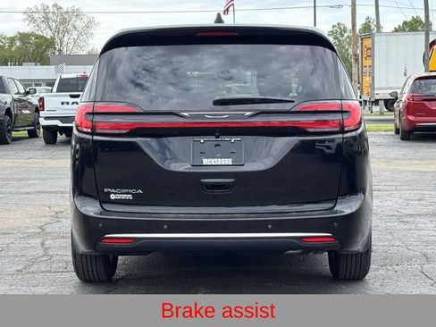 New 2027 Chrysler Pacifica Select FWD image 35