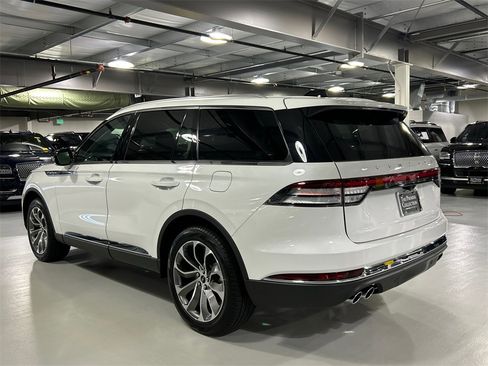 Used 2025 Lincoln Aviator Reserve w/ Illumination Package image 4