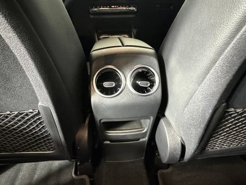 Used 2022 Mercedes-Benz GLB 250 4MATIC image 29