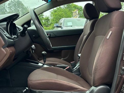 Used 2010 Kia Forte EX FWD image 10