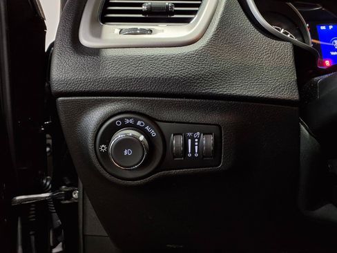 Certified 2020 Jeep Compass Latitude w/ Cold Weather Group AWD/4WD image 16