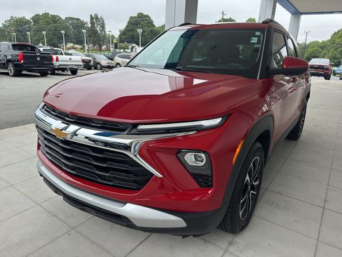 Used 2026 Chevrolet TrailBlazer LT w/ Driver Confidence Package FWD image 1