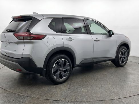 Used 2025 Nissan Rogue SV AWD/4WD image 9