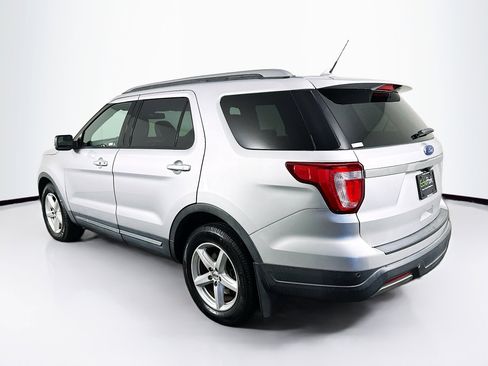 Used 2019 Ford Explorer XLT w/ Equipment Group 202A image 5