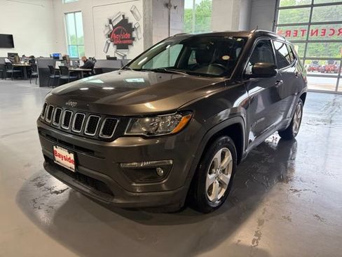 Used 2019 Jeep Compass Latitude FWD image 7