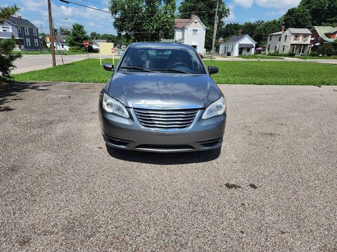 Used 2012 Chrysler 200 Touring FWD image 2