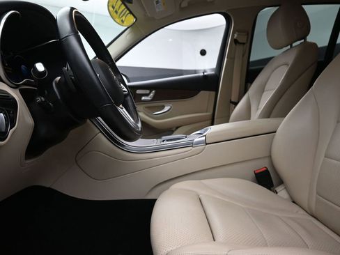 Used 2022 Mercedes-Benz GLC 300 4MATIC image 17