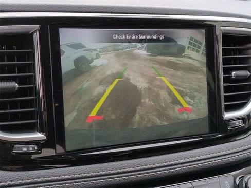 Used 2023 Chrysler Pacifica Limited image 15