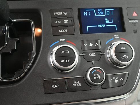 Used 2019 Toyota Sienna LE image 25