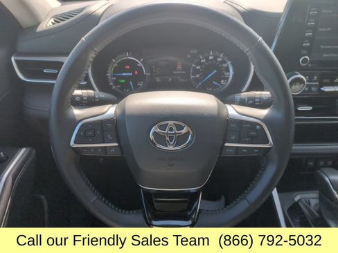 Certified 2020 Toyota Highlander XLE AWD/4WD image 16