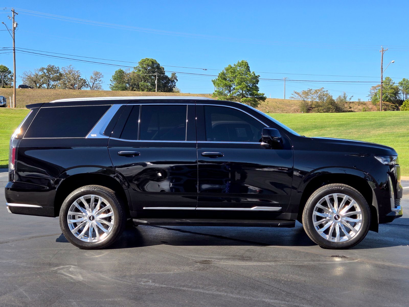Used 2024 Cadillac Escalade Premium Luxury AWD/4WD image 6
