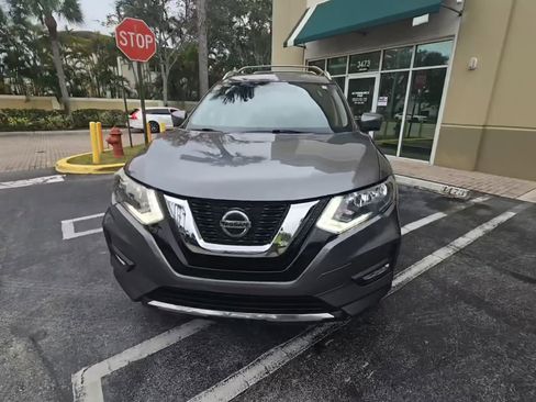 Used 2018 Nissan Rogue SL image 2