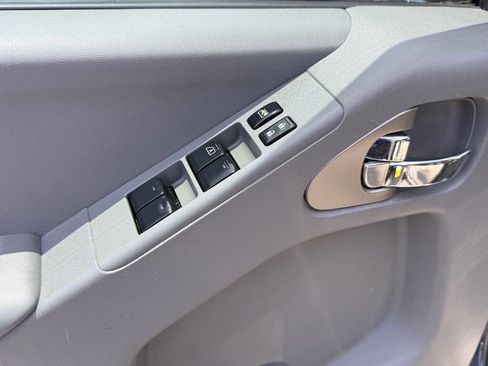 Used 2018 Nissan Frontier SV RWD image 9