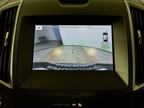 Used 2019 Ford Edge SEL image 11