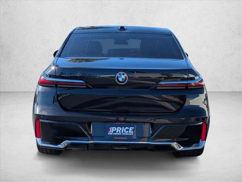 Used 2023 BMW 740i image 7