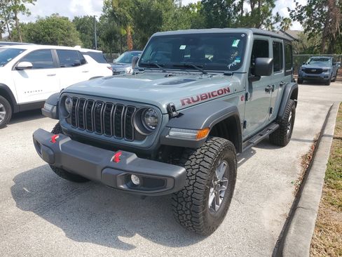 Used 2024 Jeep Wrangler Unlimited Rubicon w/ Technology Group AWD/4WD image 3