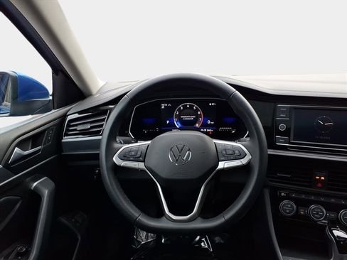 Used 2022 Volkswagen Jetta SE w/ Panoramic Sunroof Package image 12