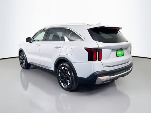Used 2025 Kia Sorento S FWD image 7
