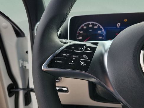 Certified 2026 Mercedes-Benz GLC 300 image 27