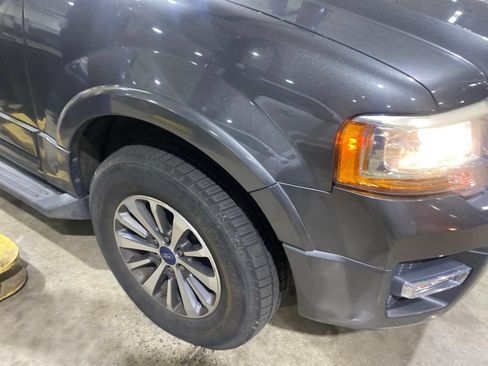 Used 2017 Ford Expedition XLT w/ Equipment Group 202A AWD/4WD image 6