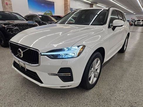 Used 2022 Volvo XC60 B5 Momentum w/ Climate Package AWD/4WD image 1