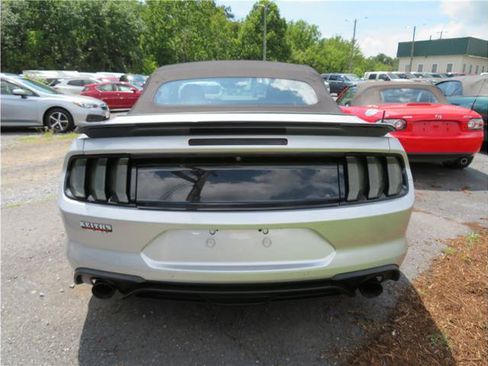 Used 2018 Ford Mustang Premium image 16