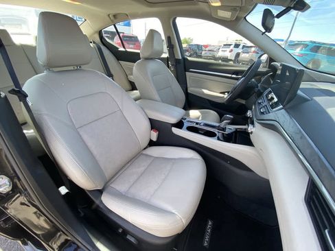 Used 2025 Nissan Altima 2.5 SL FWD image 25