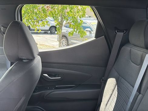 Used 2025 Hyundai Santa Cruz SE AWD/4WD image 27