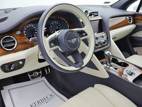Certified 2022 Bentley Bentayga image 28