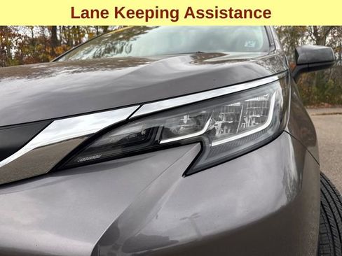 Used 2022 Toyota Sienna LE image 5