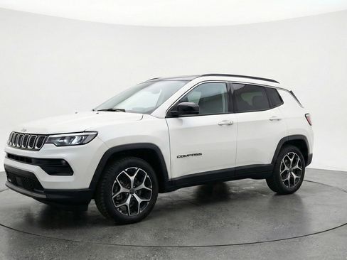 Used 2025 Jeep Compass Limited AWD/4WD image 3