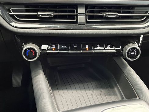 Certified 2024 Chevrolet Equinox EV RS image 25