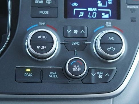 Used 2020 Toyota Sienna LE image 31