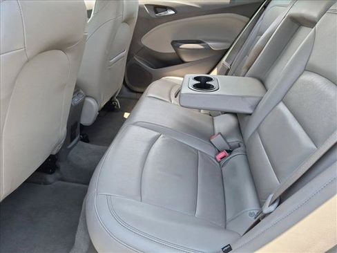 Used 2018 Chevrolet Cruze Premier FWD image 17