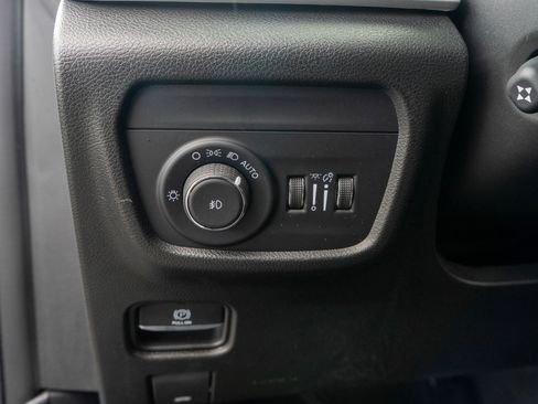 Used 2023 Jeep Grand Cherokee Limited w/ Luxury Tech Group II AWD/4WD image 16