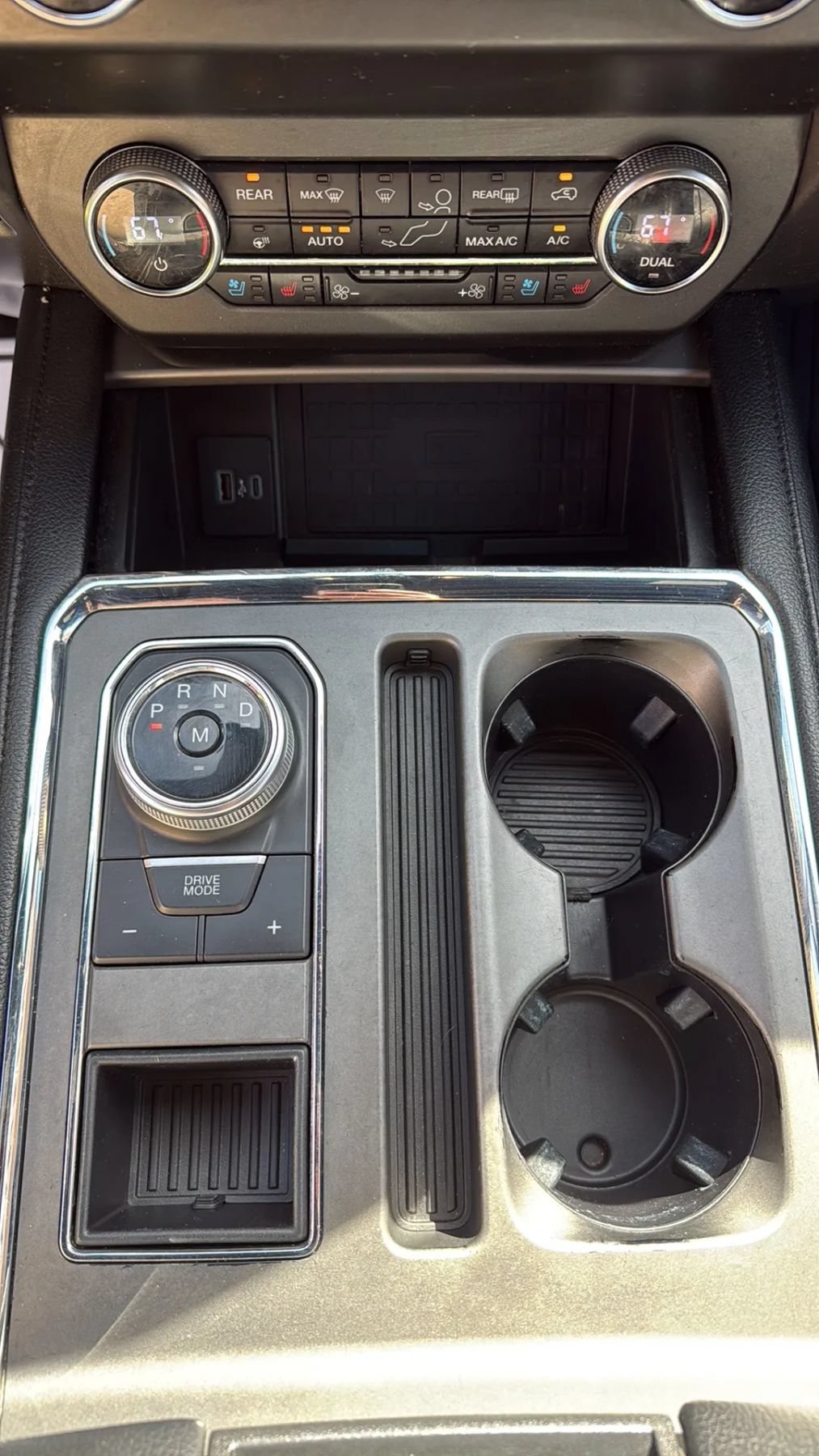 Used 2020 Ford Expedition XLT w/ Equipment Group 202A RWD image 21