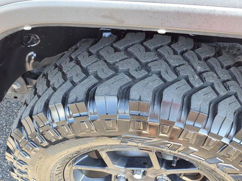 Used 2025 Jeep Wrangler Unlimited Sport AWD/4WD image 31