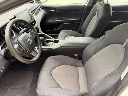 Used 2022 Toyota Camry LE FWD image 9