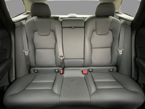 Used 2025 Volvo XC60 B5 Plus image 15