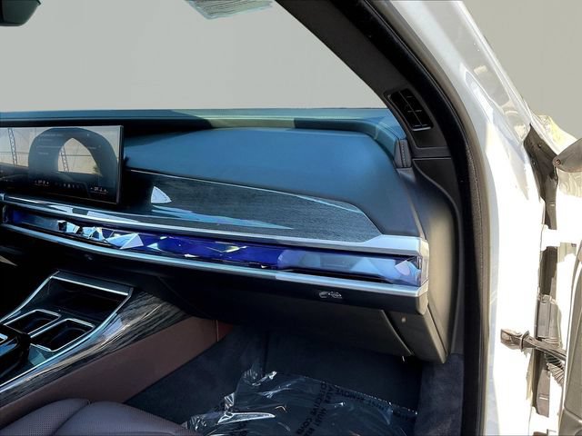 Used 2023 BMW 740i RWD image 28