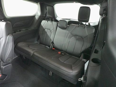 New 2026 Chrysler Pacifica Select image 26