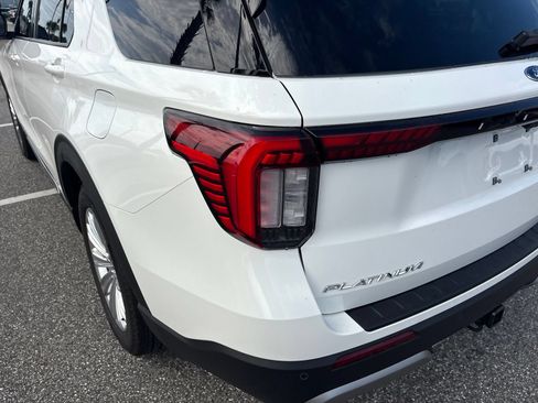 Used 2025 Ford Explorer Platinum RWD image 11