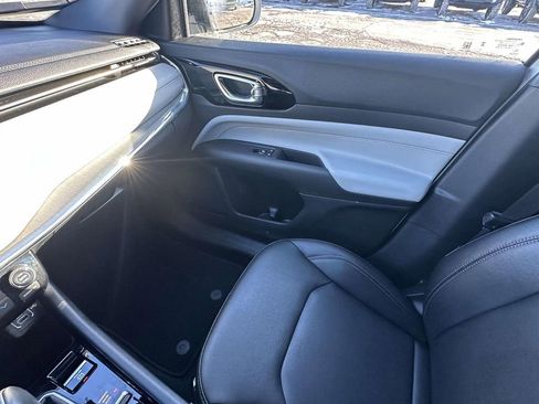 Used 2024 Jeep Compass Limited image 30