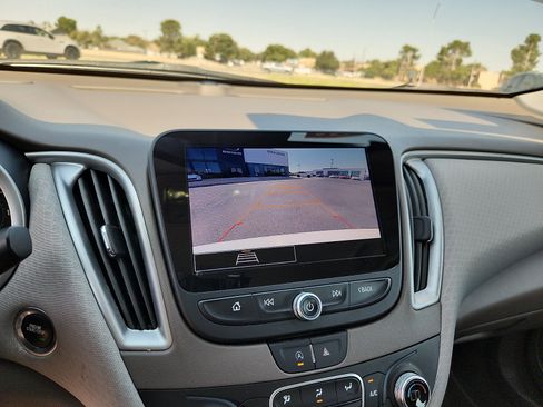 Used 2024 Chevrolet Malibu LT FWD image 18