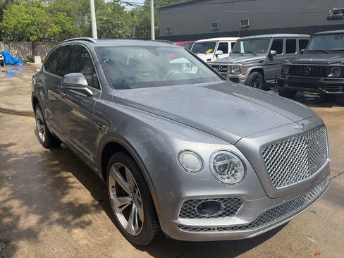 Used 2018 Bentley Bentayga AWD/4WD image 3
