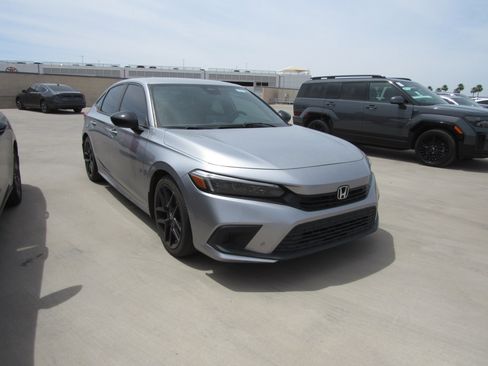 Used 2022 Honda Civic Sport image 2